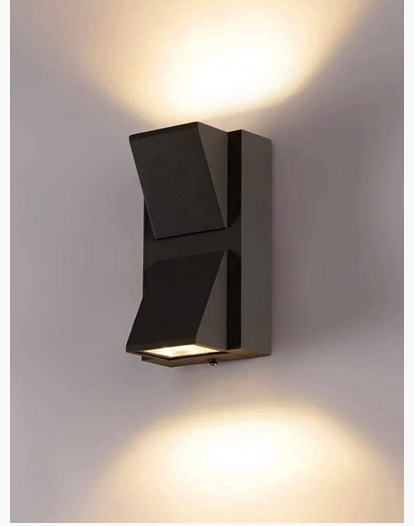 مصباح حائط خارجي LED مقاوم للماء Arham IP-65 - 6 وات - إضاءة دافئة - أسود